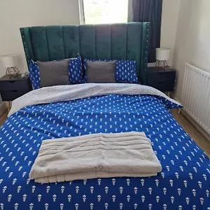 Apartment A Lovely One Bedroom In Hither Lane, London